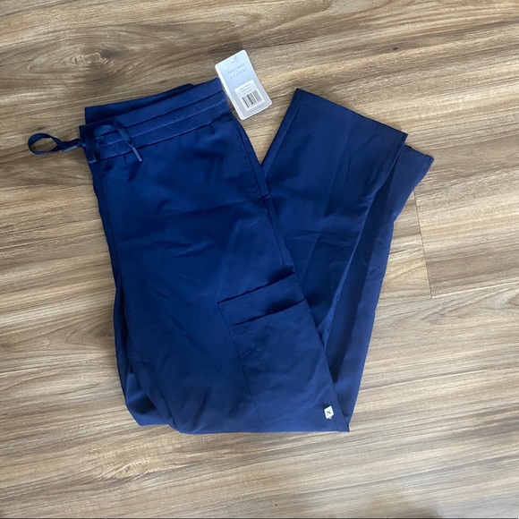 Care+Wear Scrub set in navy size XS - Picture 2 of 11